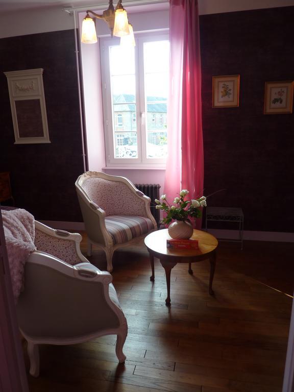 Maison D'Hotes Les Belles De Mai Pontorson Habitación foto