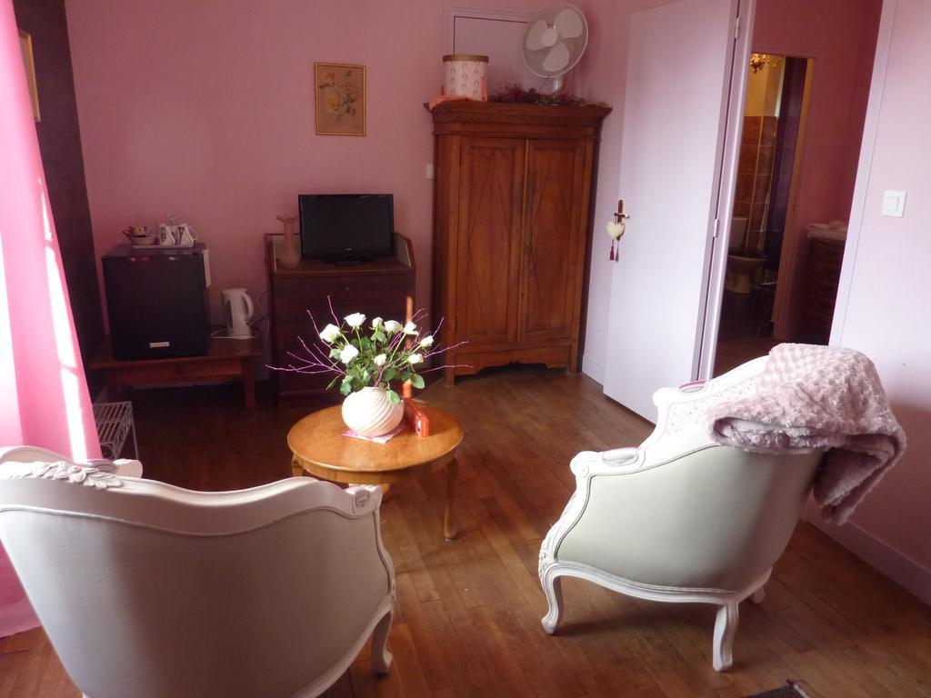 Maison D'Hotes Les Belles De Mai Pontorson Habitación foto
