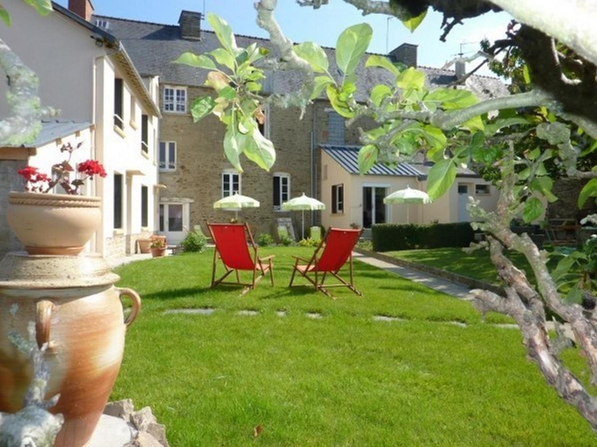 Maison D'Hotes Les Belles De Mai Pontorson Exterior foto