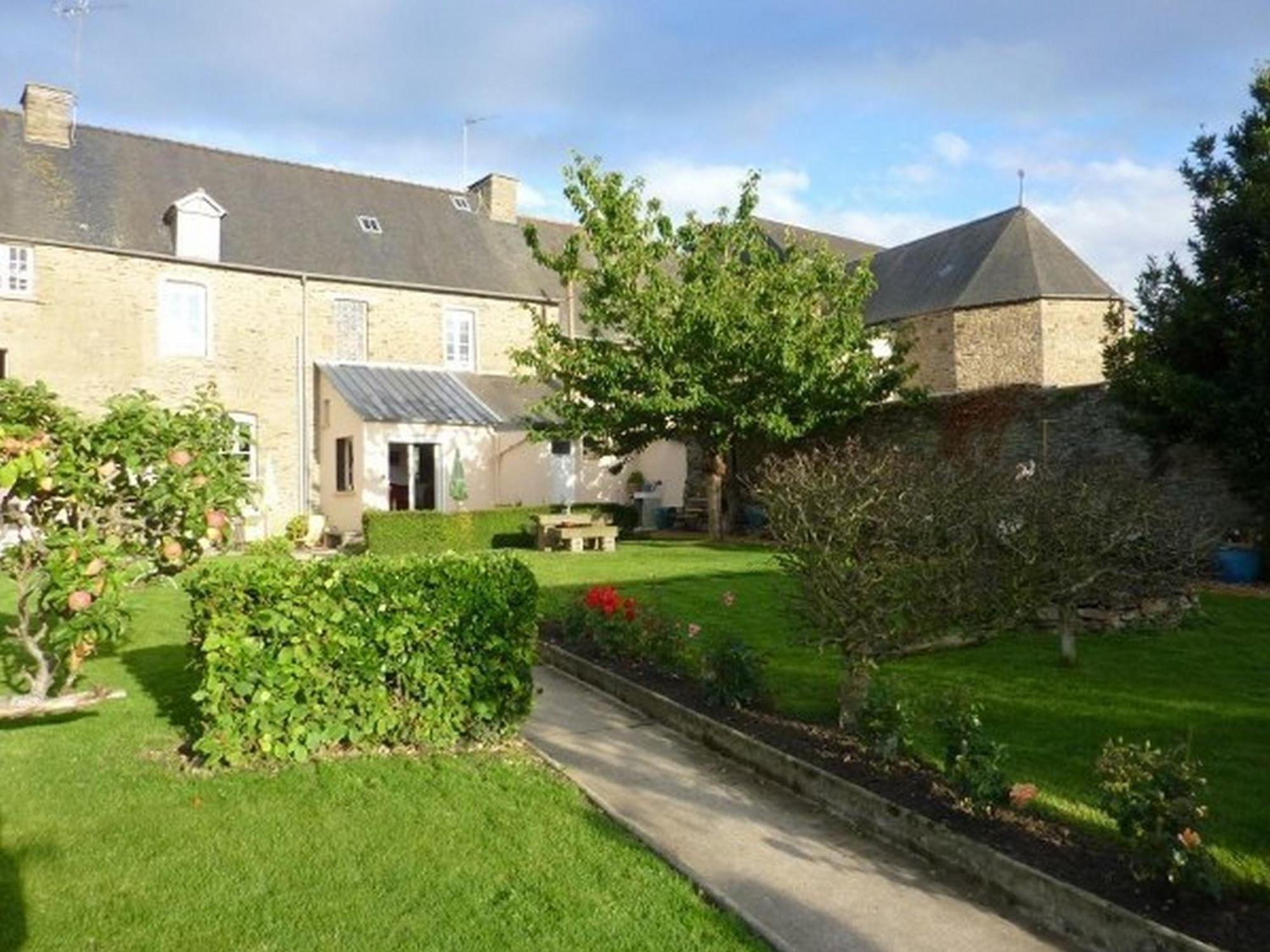 Maison D'Hotes Les Belles De Mai Pontorson Exterior foto