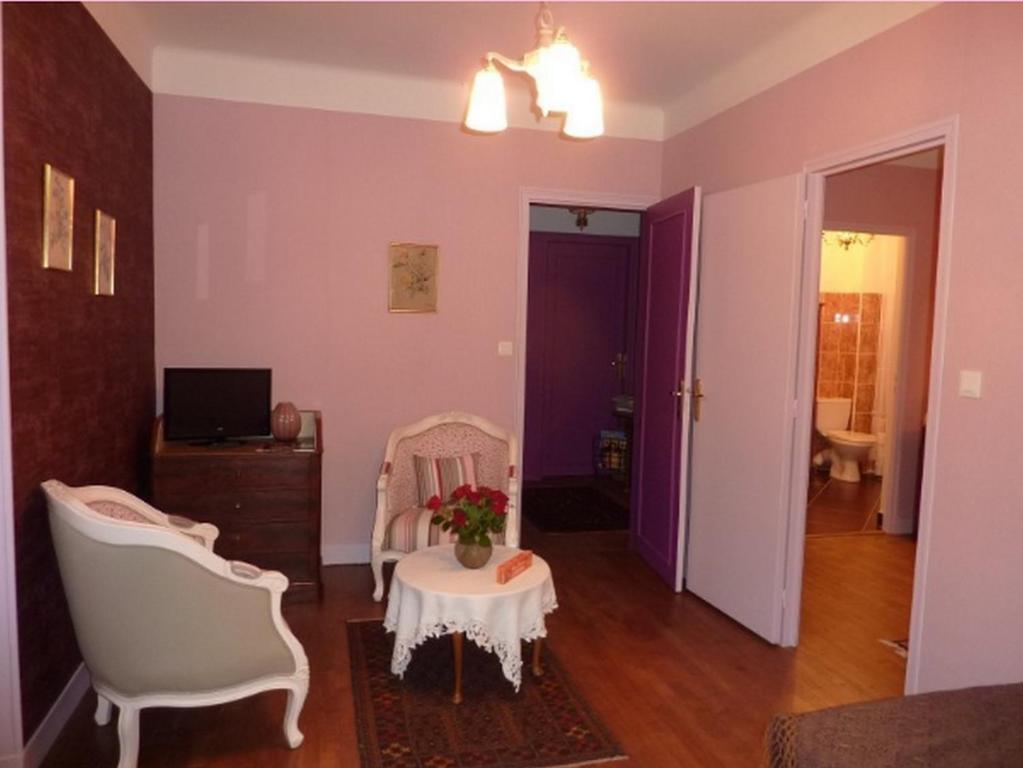 Maison D'Hotes Les Belles De Mai Pontorson Habitación foto